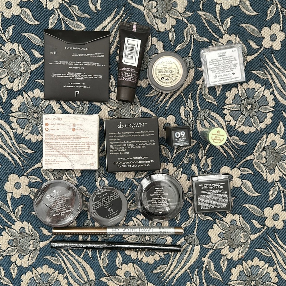 Makeup sample bundle - Picture 2 of 2